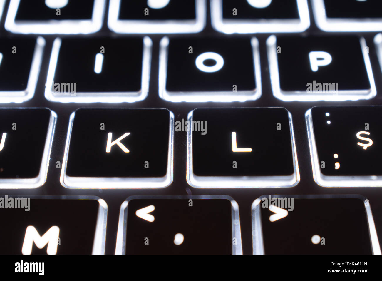 Primer plano de la portátil de iluminación del teclado, teclado  retroiluminado Fotografía de stock - Alamy