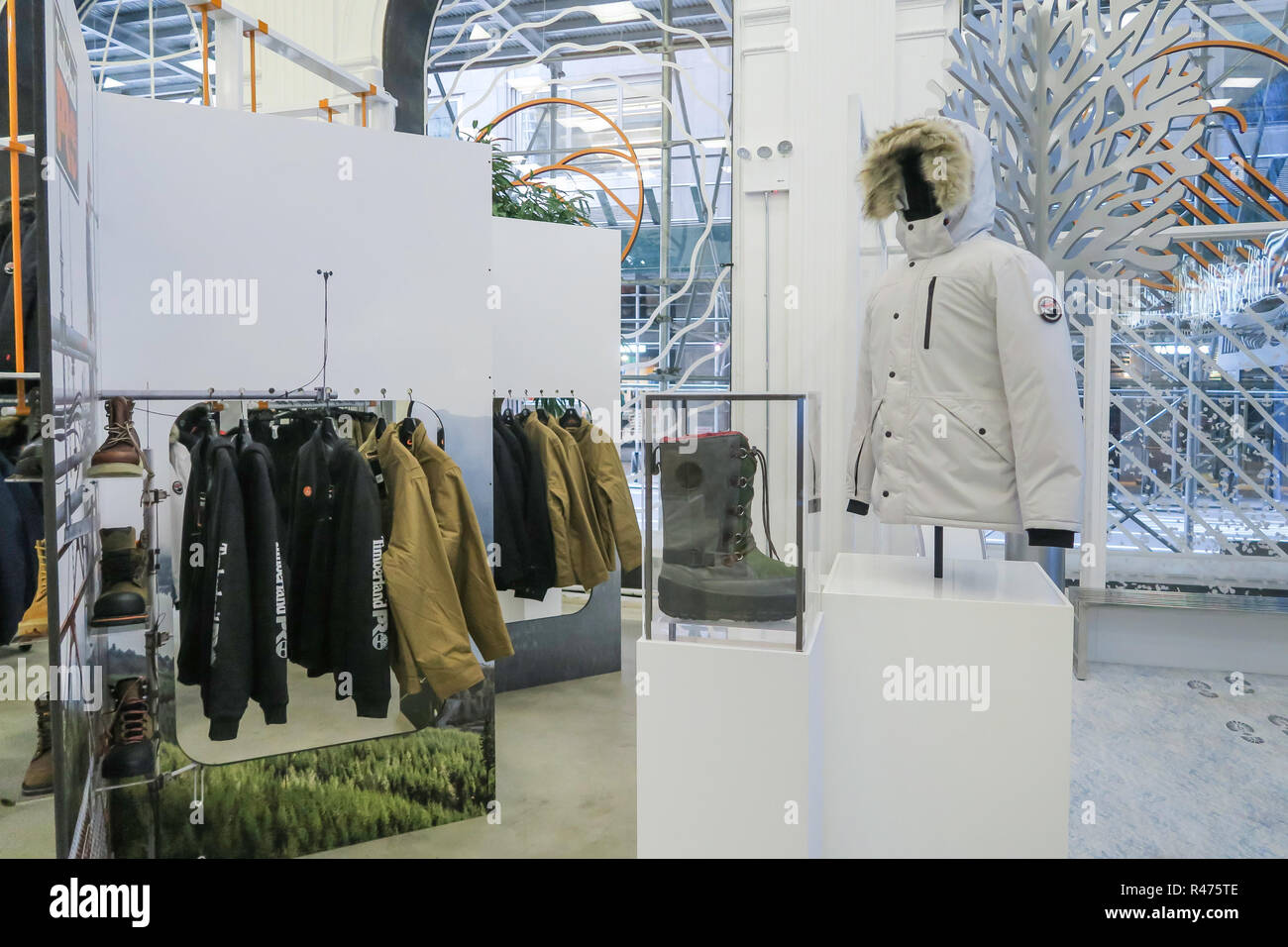 Timberland Pop-up en el interior de la tienda de la Quinta Avenida, en la ciudad de Nueva York, EE.UU. Foto de stock