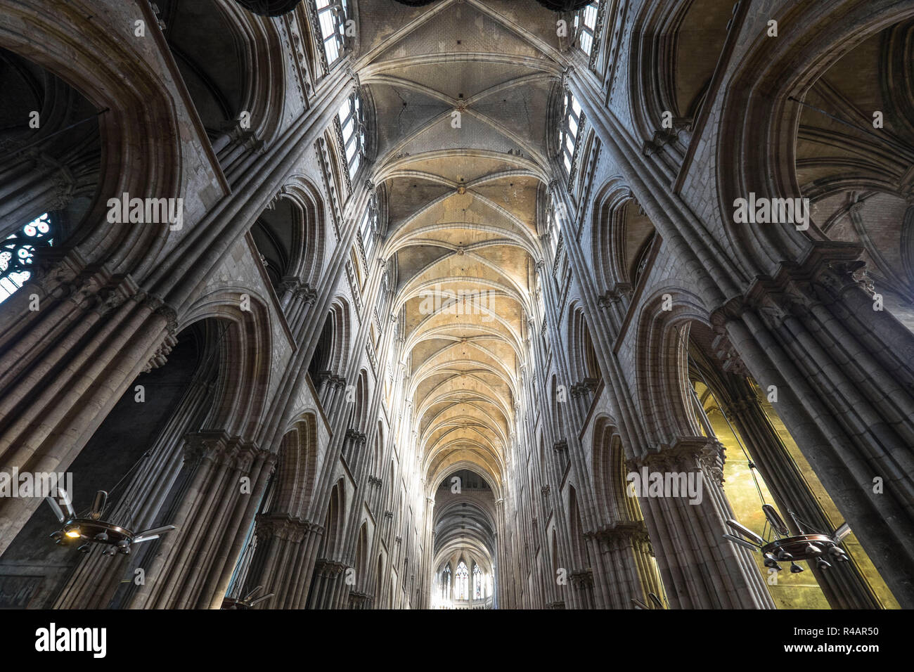 Rouen (Normandía, norte de Francia): La nave de la Catedral de Rouen, de estilo gótico Foto de stock