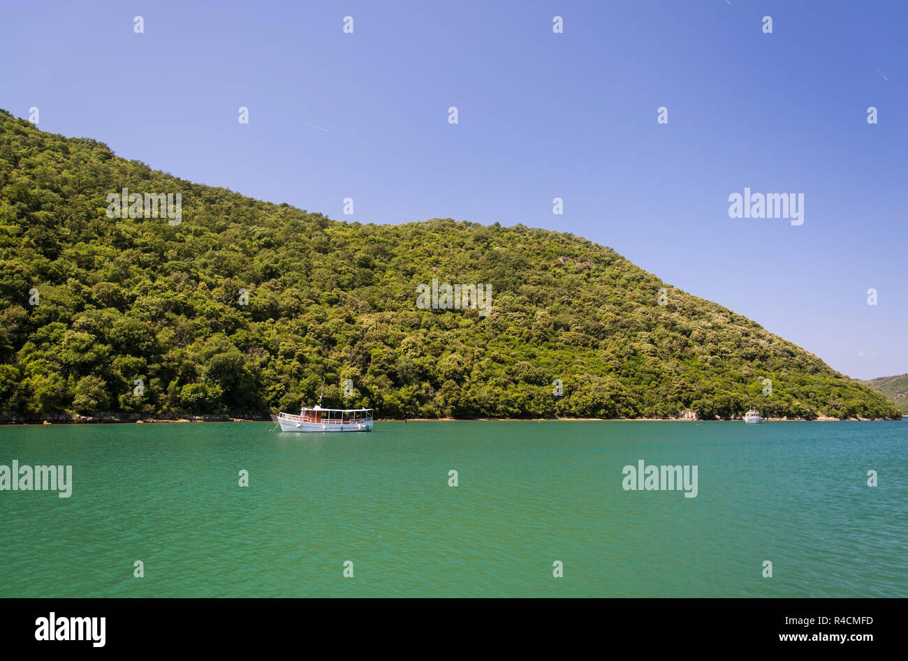 El Lim Bay y el valle es una peculiar característica geográfica en la costa occidental de Istria, Croacia. Foto de stock