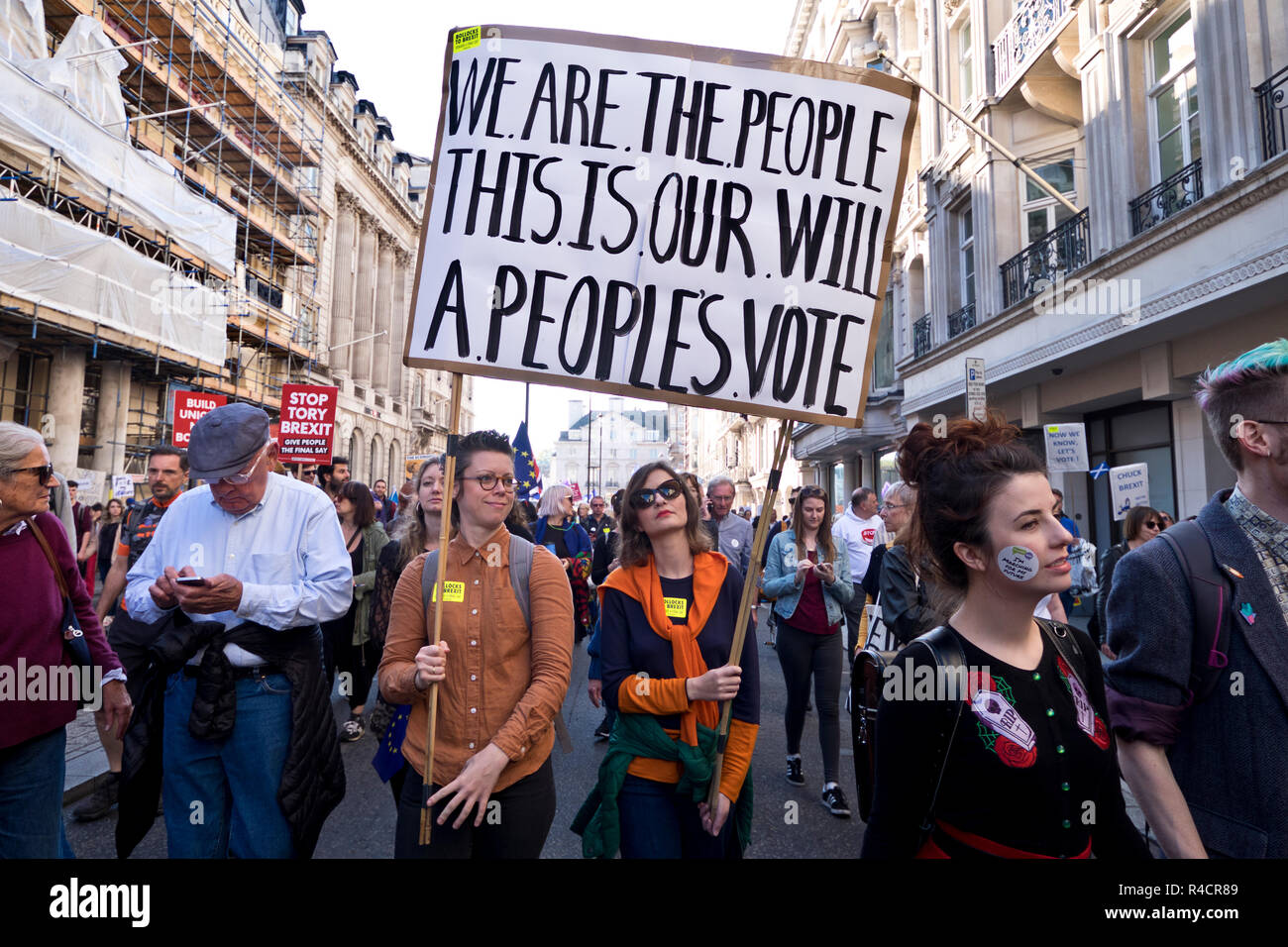 Voto popular campaña de marzo: Cientos de miles de personas asisten a Londres Pro-UE protesta Anti-Brexit Oct 2018 Foto de stock