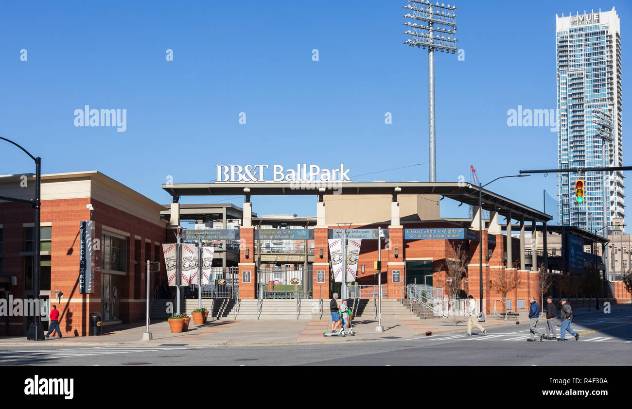 CHARLOTTE, NC, EE.UU-11/21/18: El BB&T Ballpark, hogar del equipo de béisbol de los Caballeros de Charlotte. Foto de stock