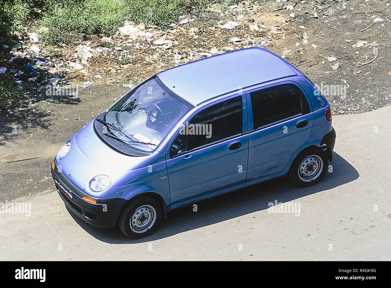 Daewoo matiz de color azul coche aparcado en la calle, Mumbai, Bombay,  India, Asia Fotografía de stock - Alamy