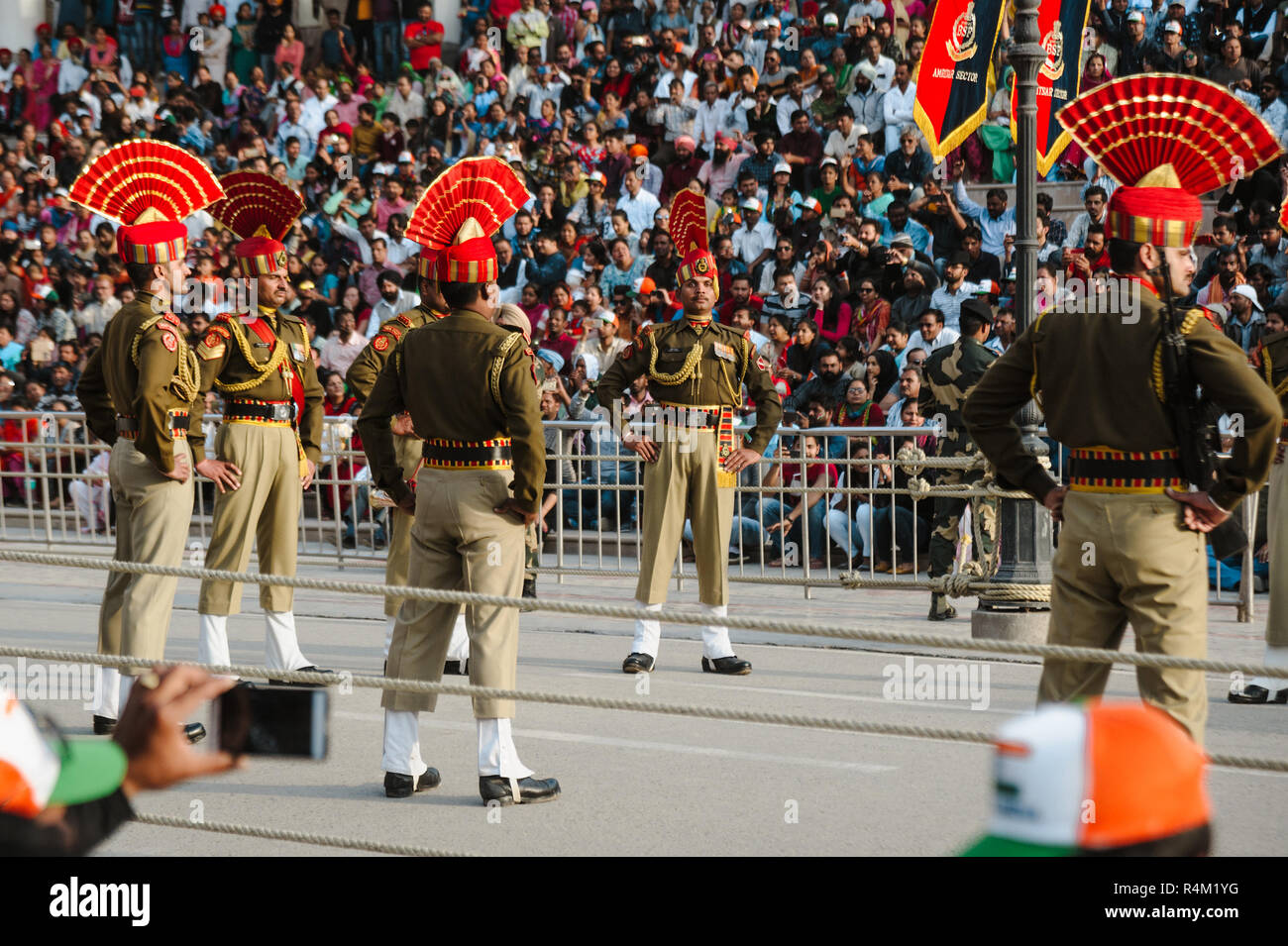 La india Pakistán wagah border show. 26 de febrero de 2018 Amritsar, India Foto de stock