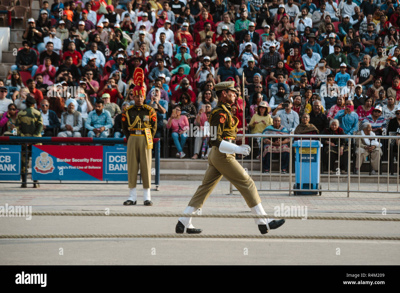 La india Pakistán wagah border show. 26 de febrero de 2018 Amritsar, India Foto de stock