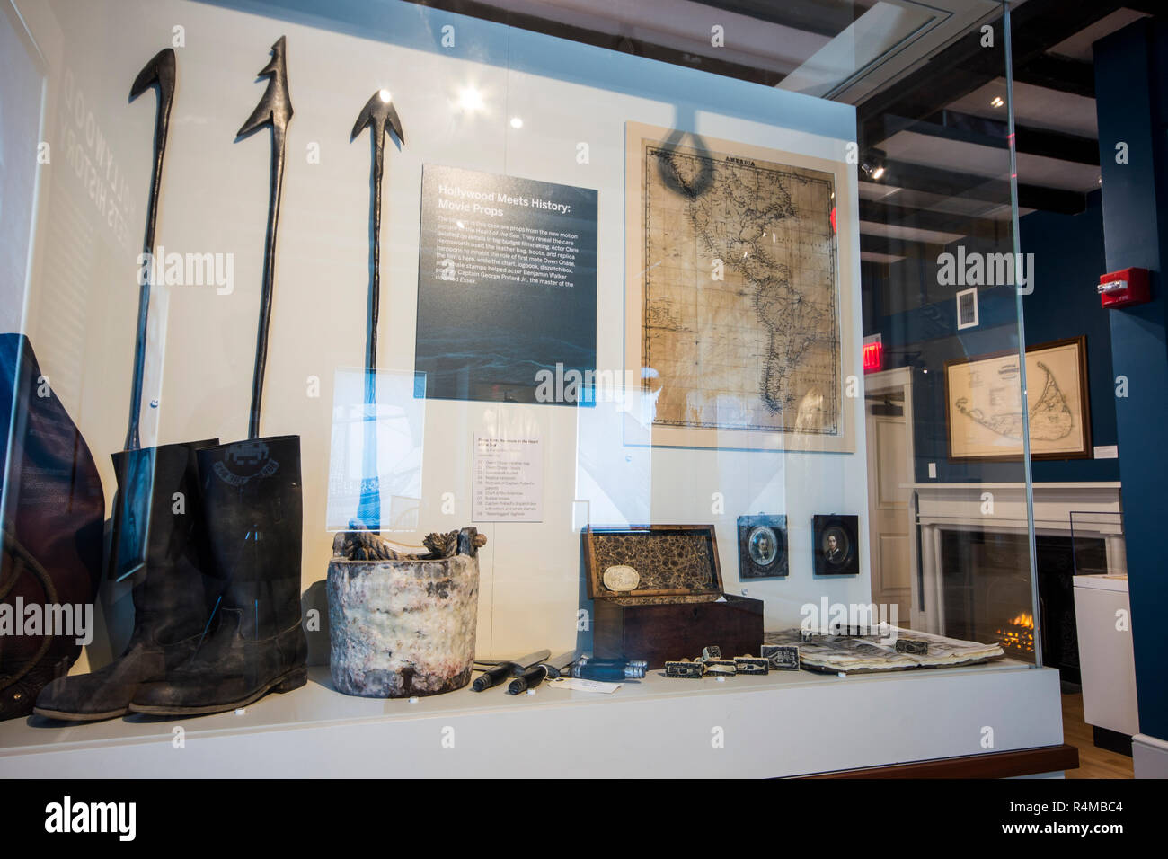 Nantucket, Massachusetts. Exposición dentro de Nantucket Whaling Museum, un  museo dedicado a la historia de la caza de la ballena y originalmente era  una fábrica de velas Fotografía de stock - Alamy