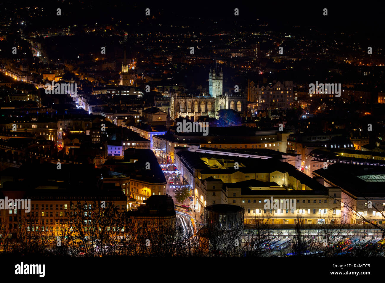 Bath City de Alexandra Park en la noche durante el periodo del mercado de navidad en noviembre. Bath, Somerset, Inglaterra Foto de stock