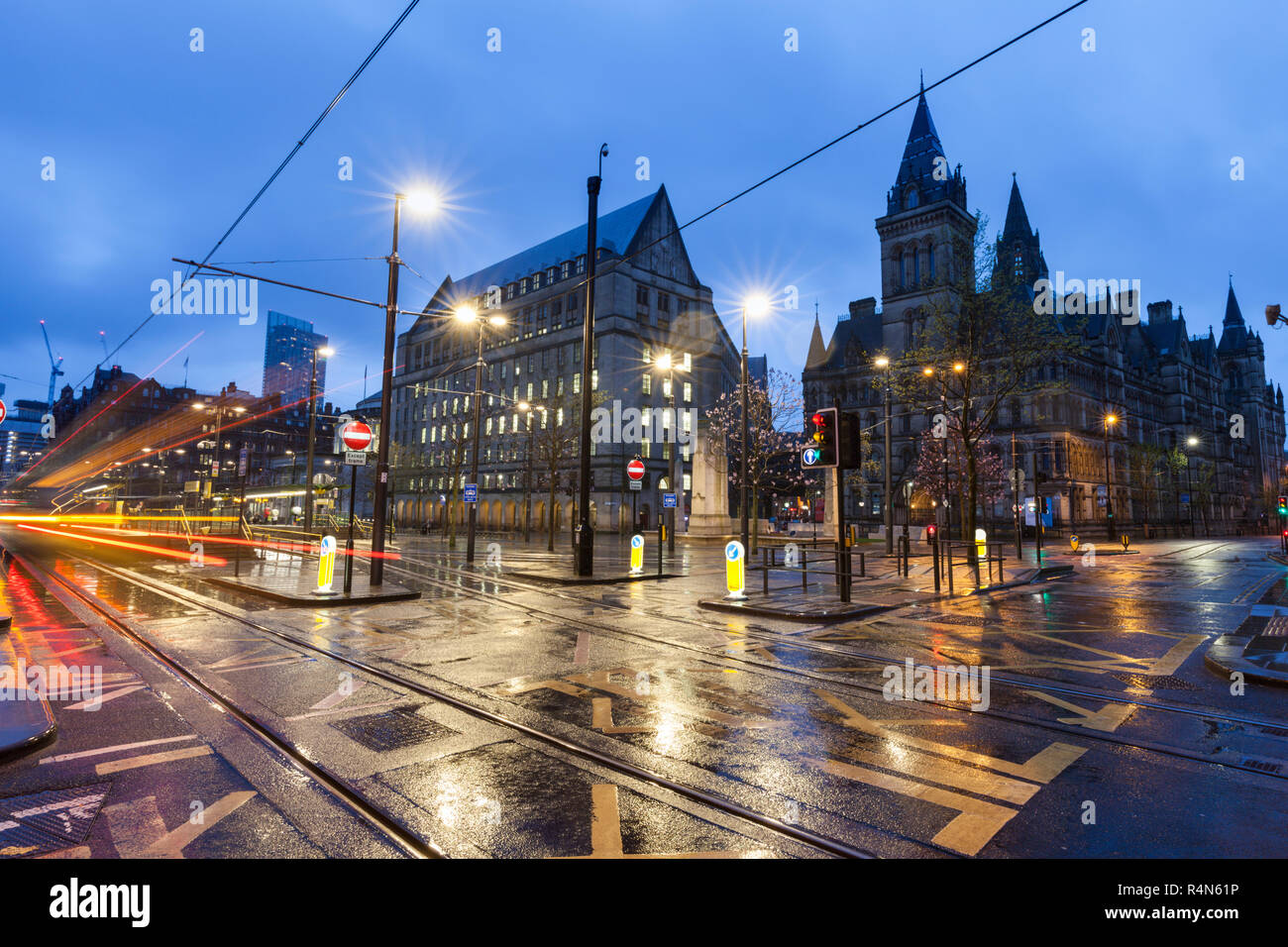 El Ayuntamiento de Manchester por la noche Foto de stock