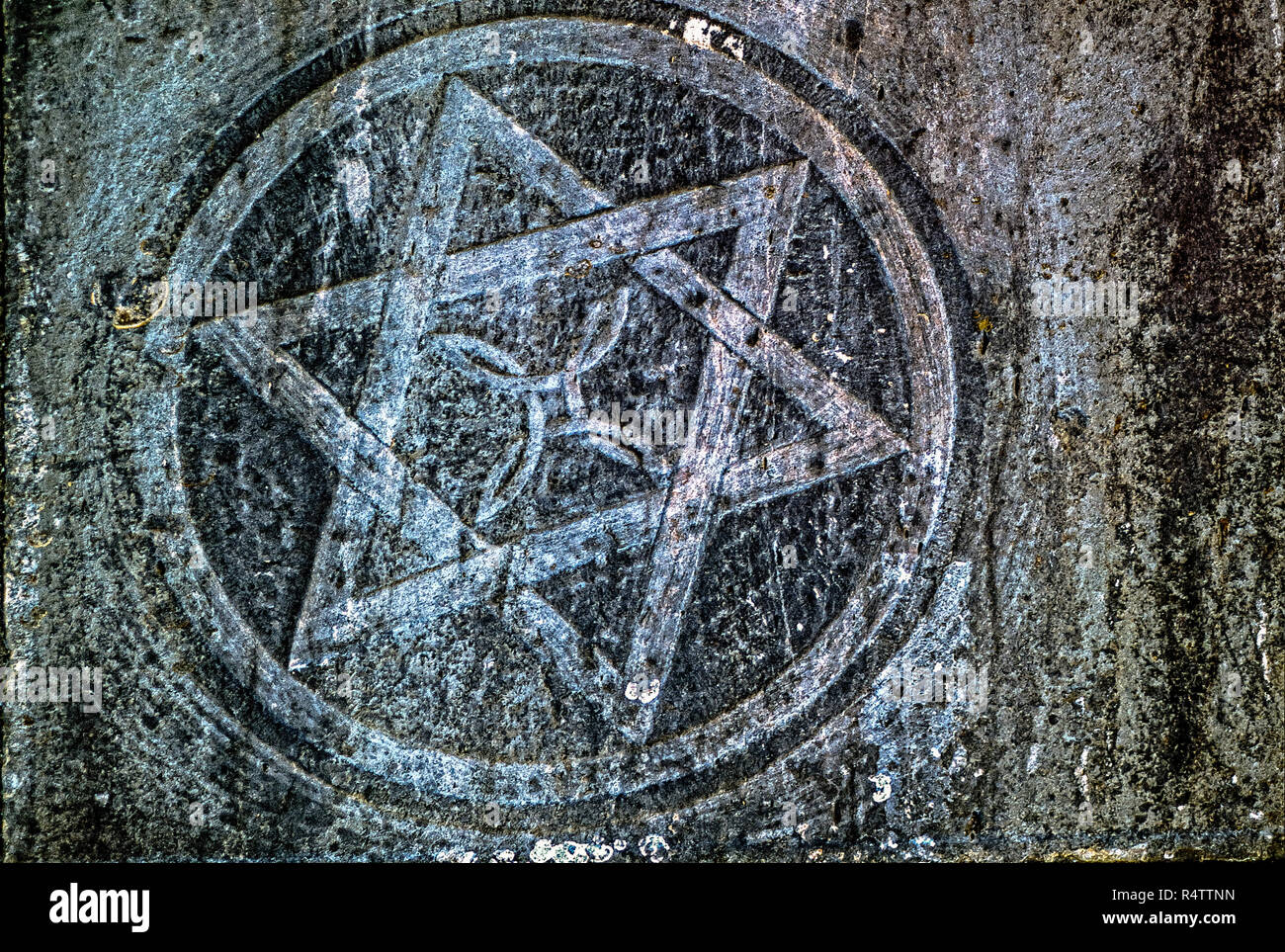Italia Basilicata Venosa Abadía de la SS. Trinity abadía L'incompiuta - Estrella - una 'estrella de David' tiene en su centro el 'Nodo' que normalmente se encuentra en el centro de las Italia Basilicata Venosa Abadía de la SS. Trinity abadía L'incompiuta - Estrella - una 'estrella de David' tiene en su centro el 'Nodo' que normalmente se encuentra en el centro de las