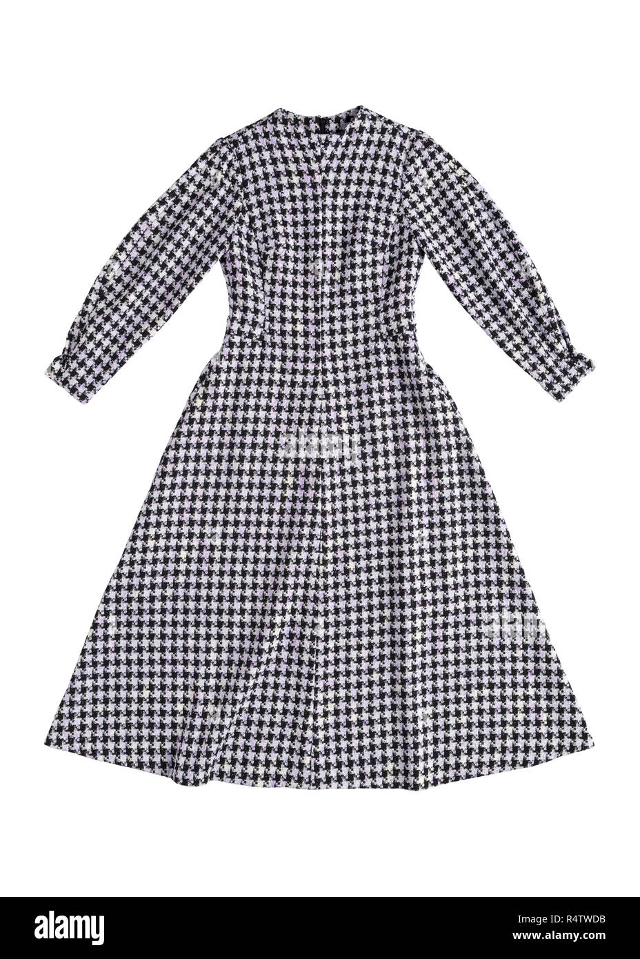 Calentar la vestimenta femenina con un patrón de tablero de ajedrez sobre un fondo blanco. Foto de stock