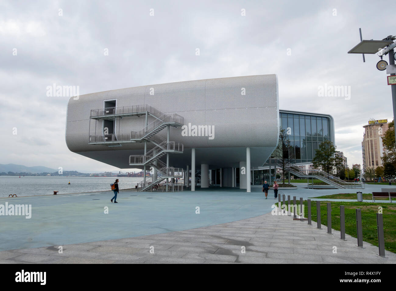 Centro cultural Botín, edificio, un moderno espacio para exposiciones artísticas y la investigación Foto de stock