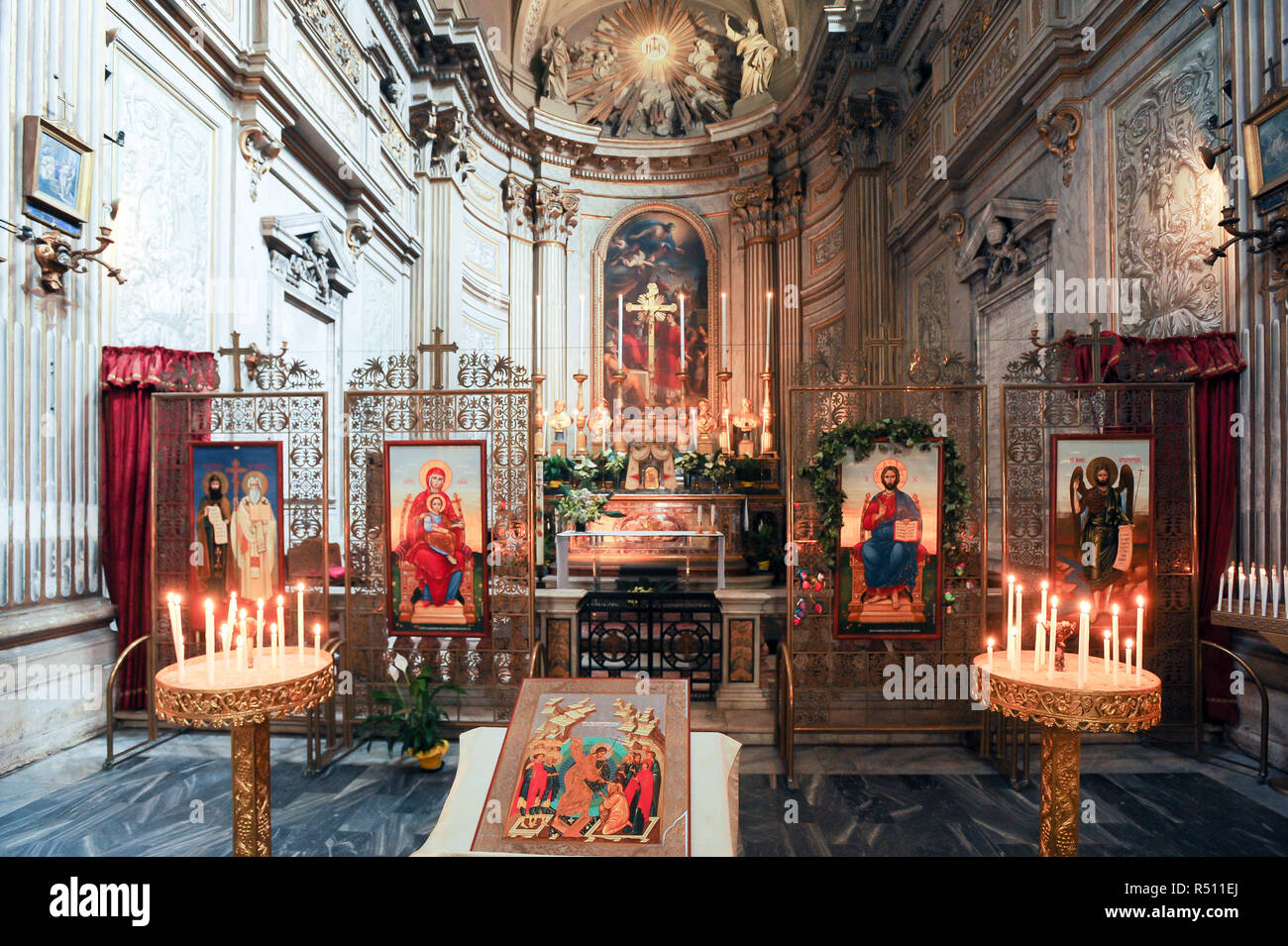 El barroco Chiesa dei Santi Vincenzo e Anastasio una Fontana (Iglesia