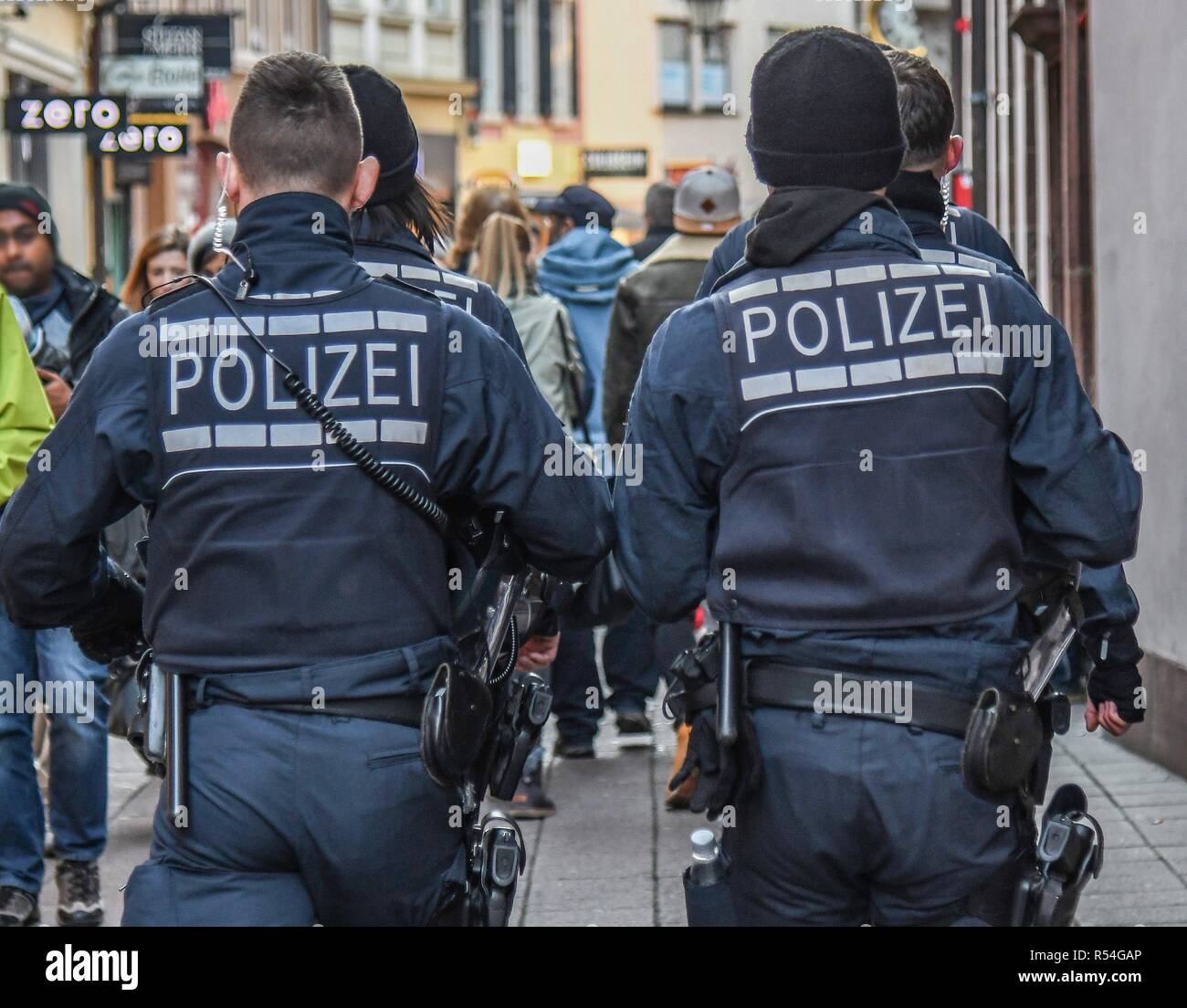 Coches de policía en Freiburg,Nov. 17, 2018 | Uso en todo el mundo Foto de stock