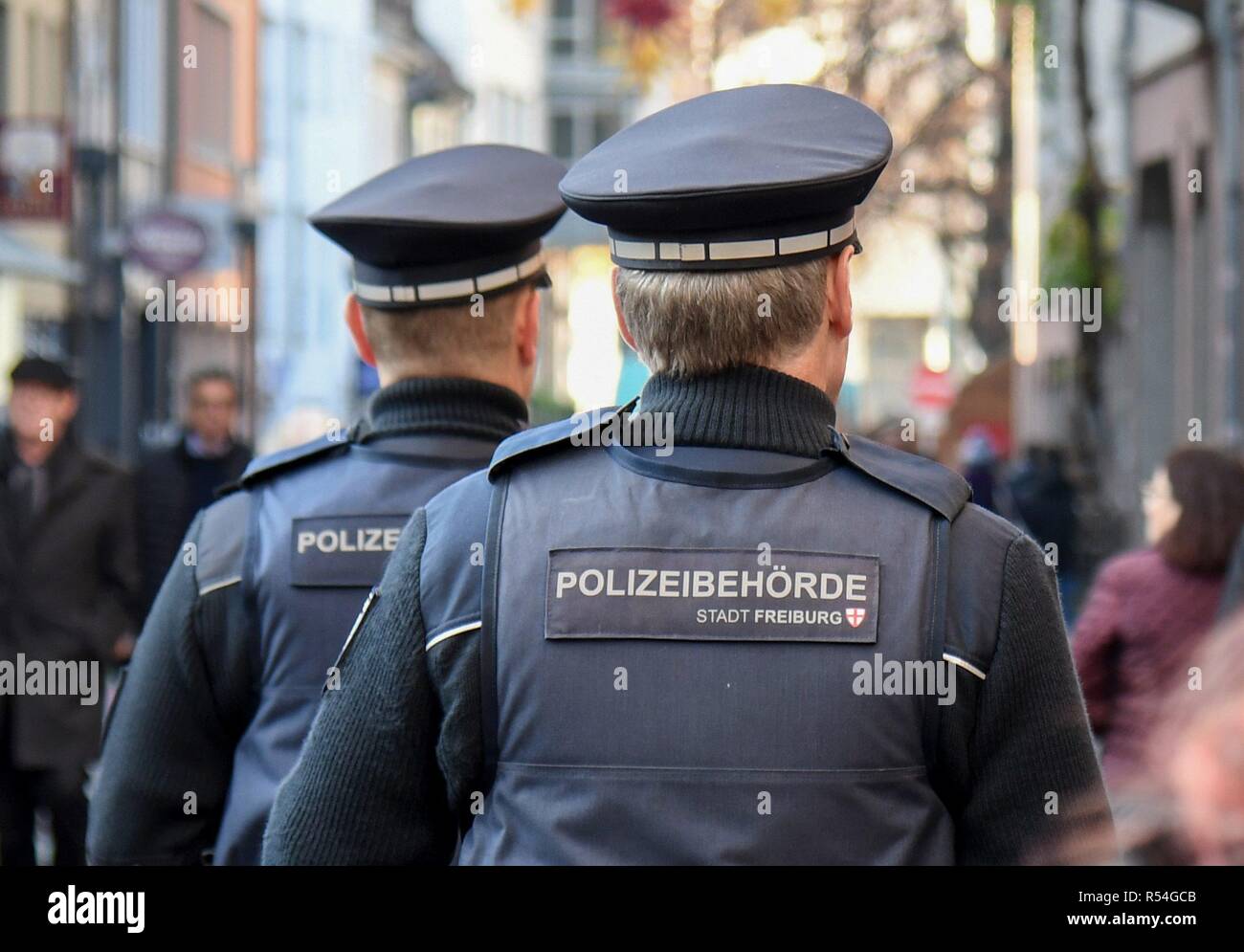 Policías de la ciudad de Freiburg ,Nov. 17, 2018 | Uso en todo el mundo Foto de stock