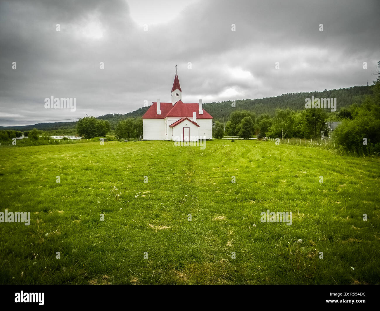 Karasjok, iglesia de madera, Laponia Noruega Foto de stock