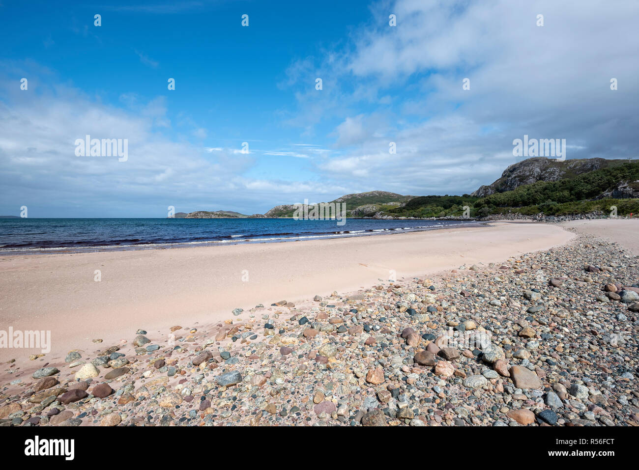 Playa de arena en la playa de la Bahía de Gruinard, Poolewe, Ross y Cromarty, Scotland, Reino Unido Foto de stock