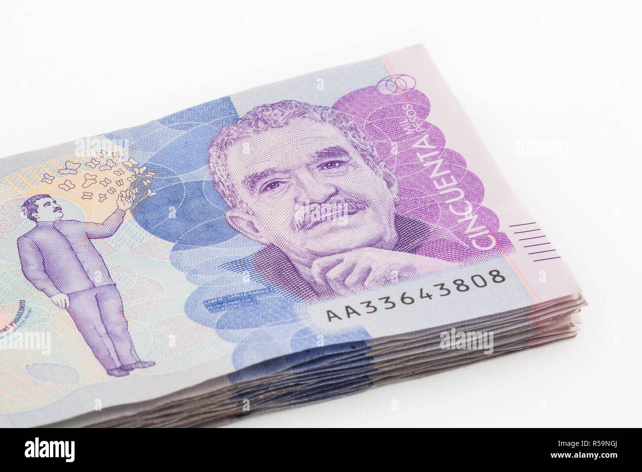 Fajo de billetes de cincuenta mil pesos colombianos Fotografía de stock -  Alamy