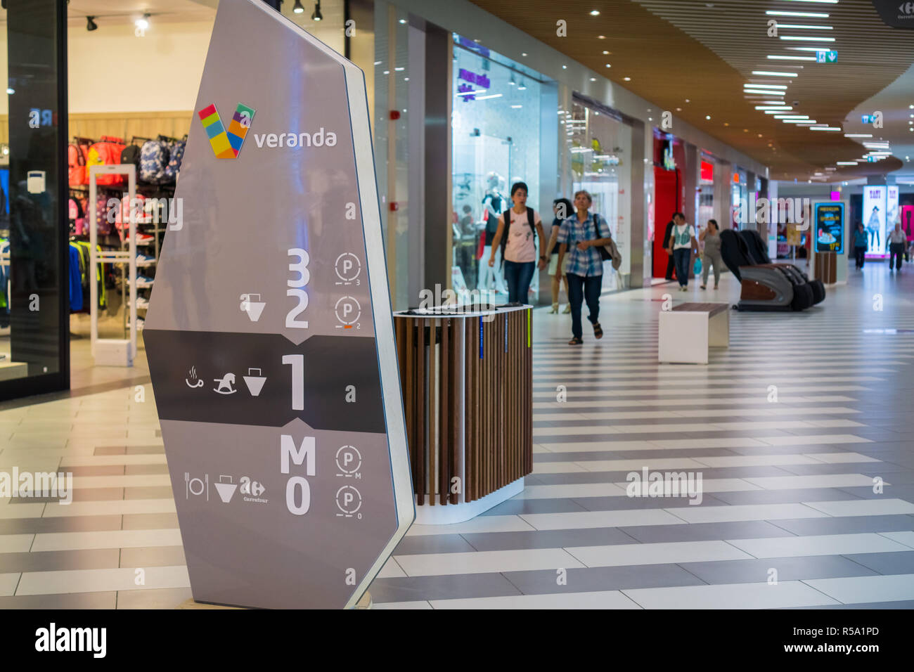 Romania bucharest bucuresti mall shopping fotografías e imágenes de alta  resolución - Alamy