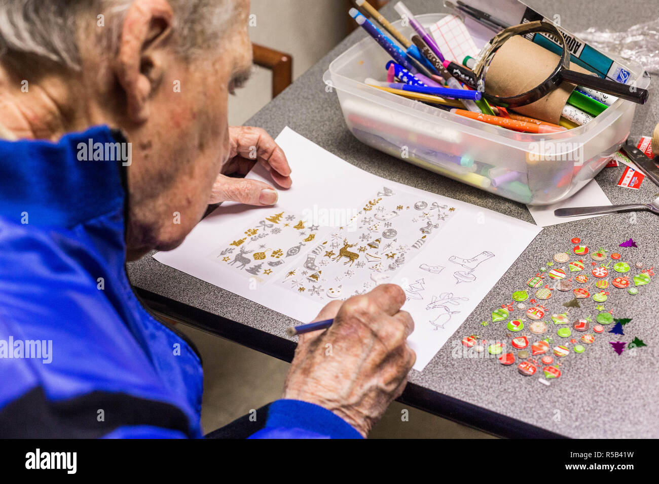 La actividad en un centro de cuidado diurno para personas con la enfermedad de Alzheimer. Foto de stock