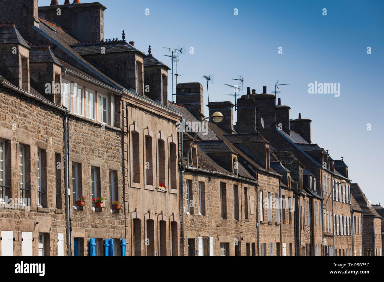 Francia, la región de Normandía, Manche Departamento, Barfleur, edificios de la ciudad Foto de stock