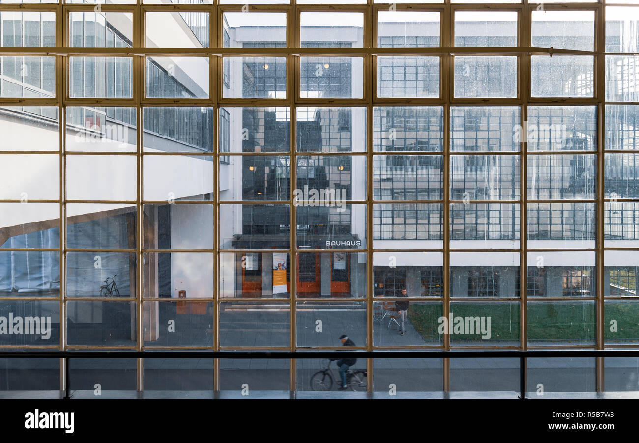 Arquitectura Bauhaus en la Escuela de Diseño en Dessau, Alemania Foto de stock