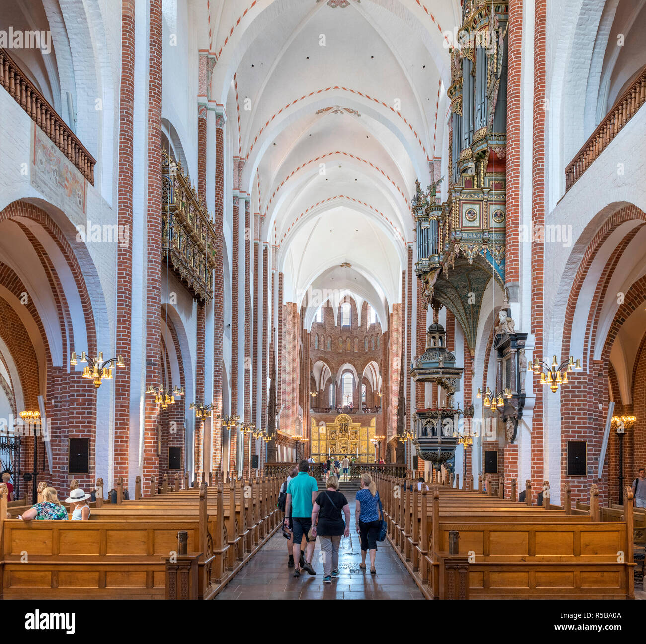 Interior de la Catedral de Roskilde (Roskilde Domkirke), Roskilde, Zelanda, Dinamarca Foto de stock