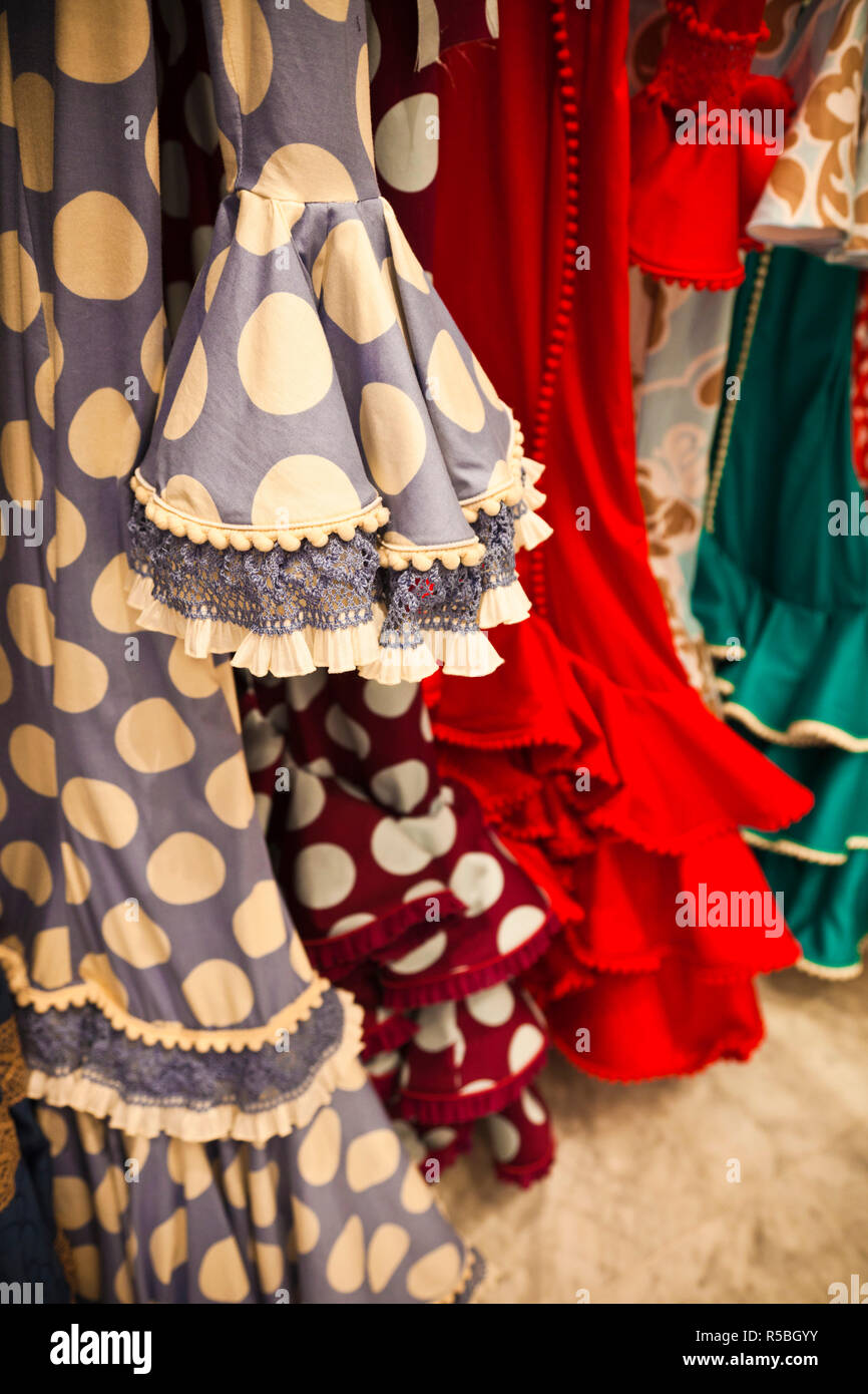 Flamenco dress shop fotografías e imágenes de alta resolución - Alamy
