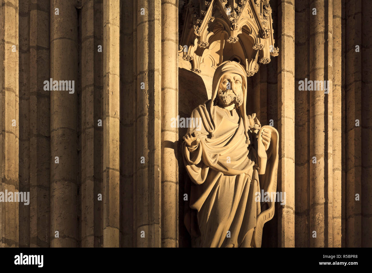 Alemania, en Renania del Norte-Westfalia, Colonia (Köln), el interior de la catedral Foto de stock