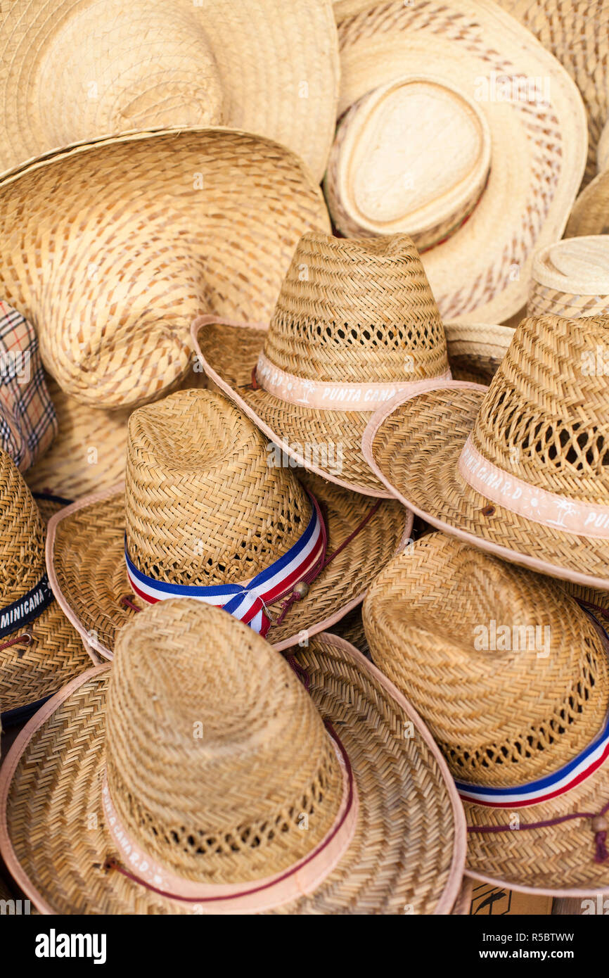 República Dominicana, Santo Domingo, Zona Colonial, sombreros para venta en  la calle El Conde, una calle peatonal en el centro de la Zona Colonial  Fotografía de stock - Alamy
