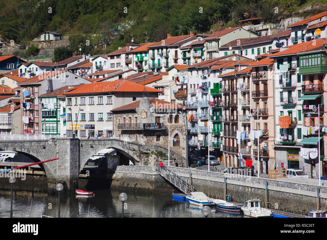 España, el País Vasco, provincia de Vizcaya, Ondarroa town ver Fotografía  de stock - Alamy