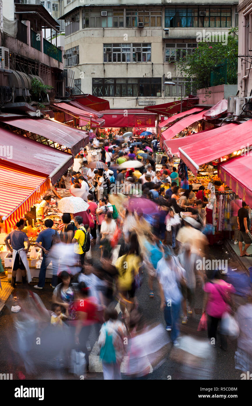 Busy Market Street, Wan Chai, Distrito Central, la Isla de Hong Kong, Hong Kong, China Foto de stock