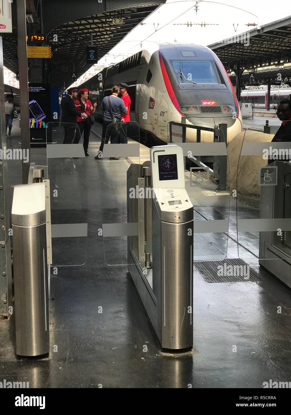 París, Francia. Gateway para el TGV (Tren de Alta Velocidad) en la estación de la Gare de l'Est. Foto de stock