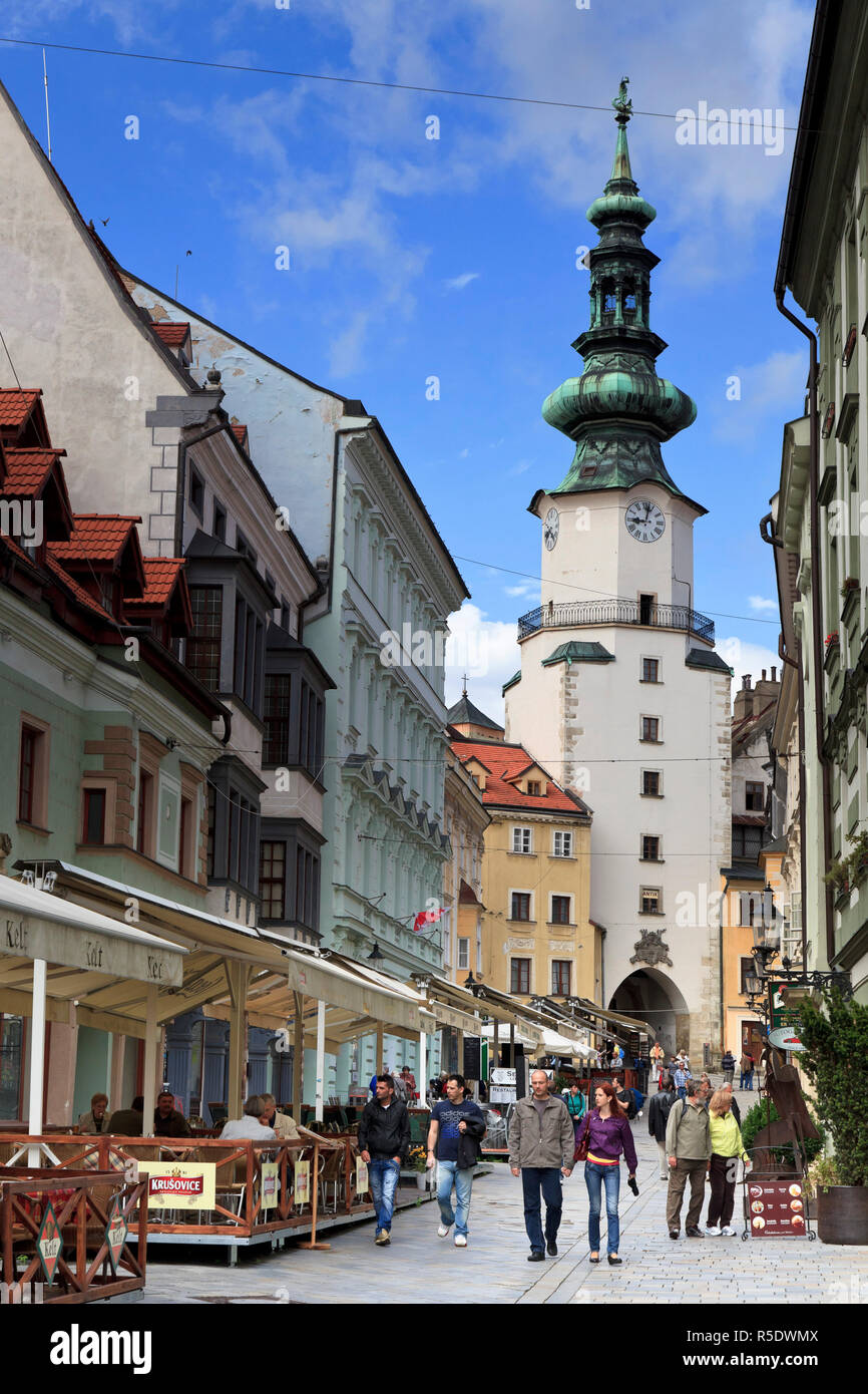 Eslovaquia, Bratislava, el Casco Antiguo, la puerta y la Torre de San  Miguel Fotografía de stock - Alamy