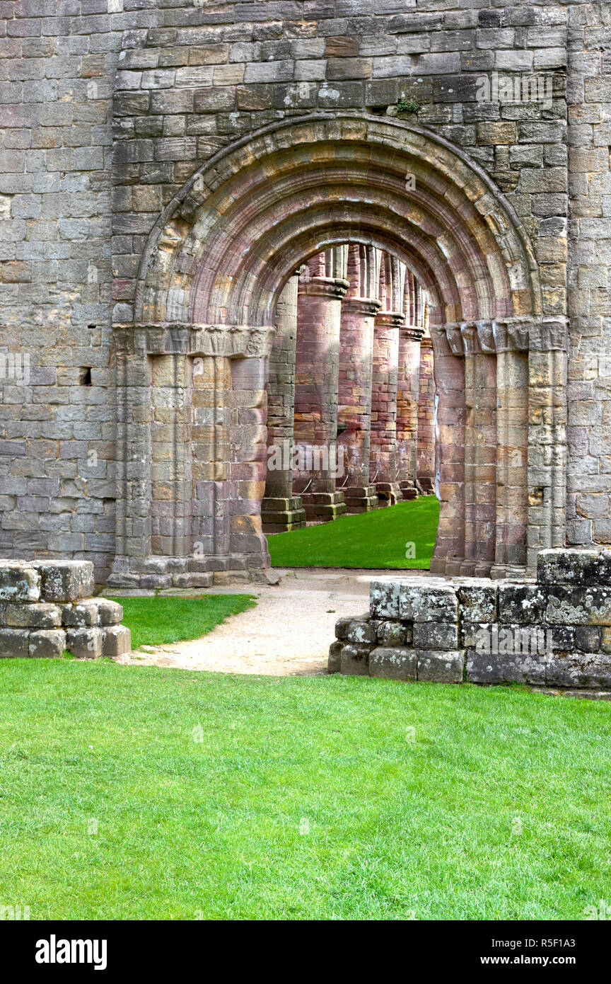 Ruinas de Fountains Abbey, Studley Royal Park, North Yorkshire, Inglaterra, Reino Unido. Foto de stock