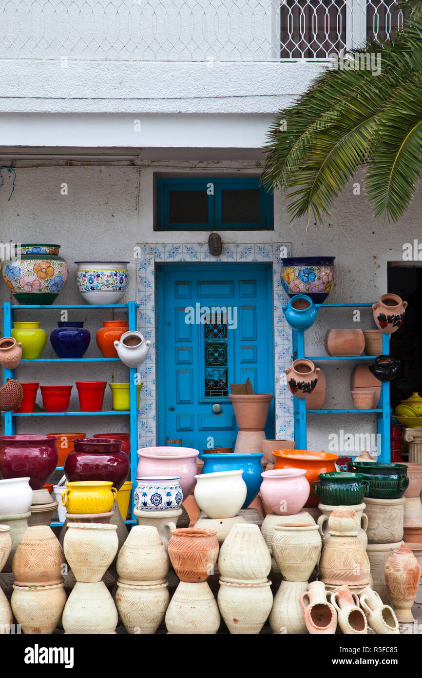 Túnez, Cap Bon, Nabeul, Túnez más grande centro de la cerámica, alfarería shop Foto de stock