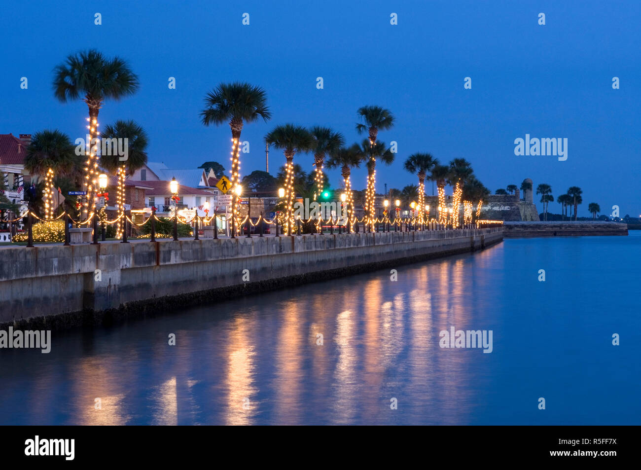 Ee.Uu., Florida, San Agustín, "Noches de Luces" la fiesta de Navidad, palmeras, luces de Navidad Foto de stock