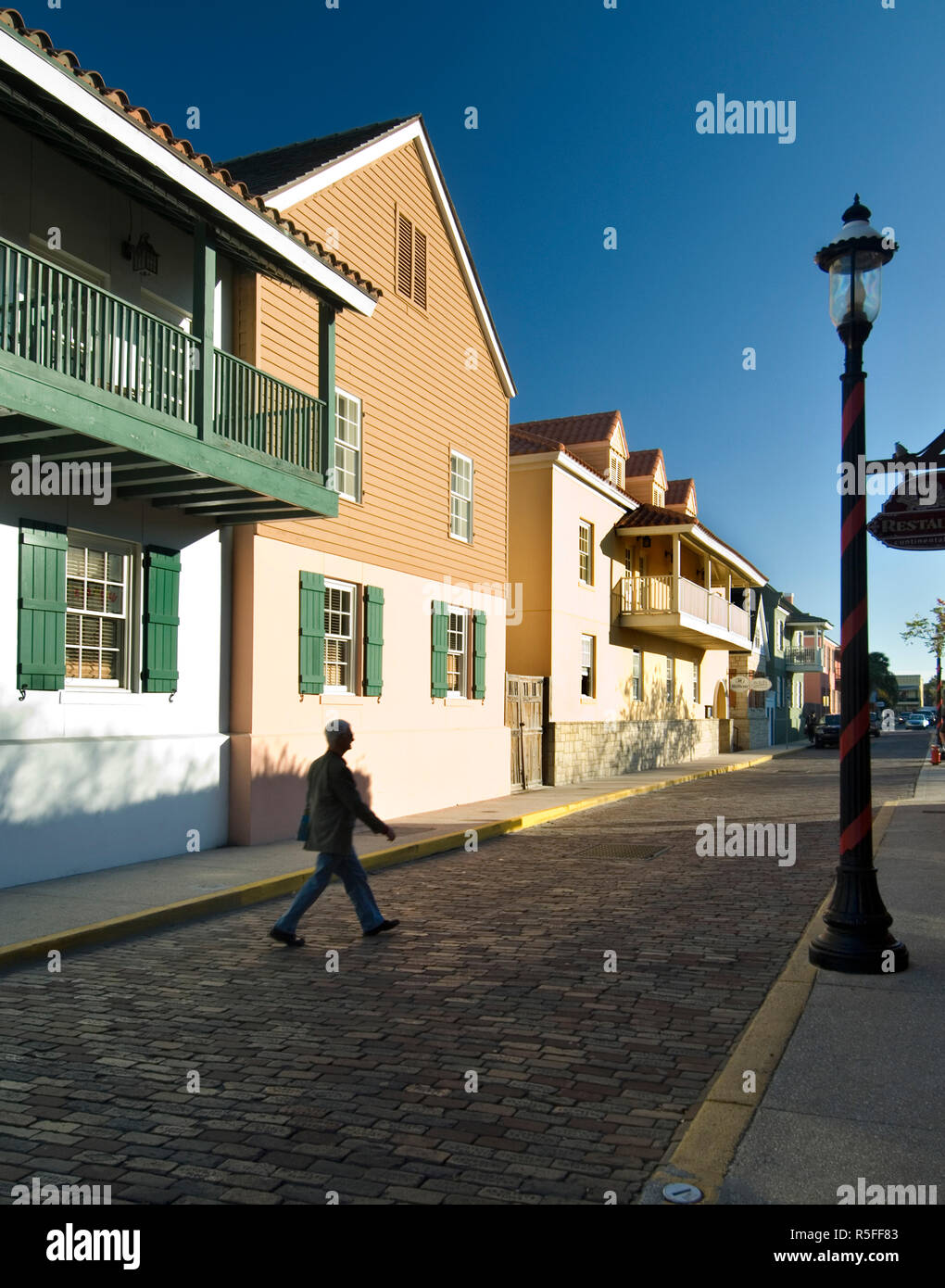 Ee.Uu., Florida, San Agustín, casas históricas, calle angosta Foto de stock