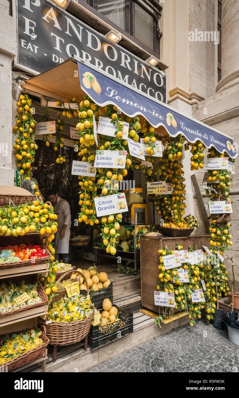 Pantalla de limón en la tienda en la Piazza Trento e Trieste, Centro Storico trimestre, Nápoles, Campania, Italia Foto de stock