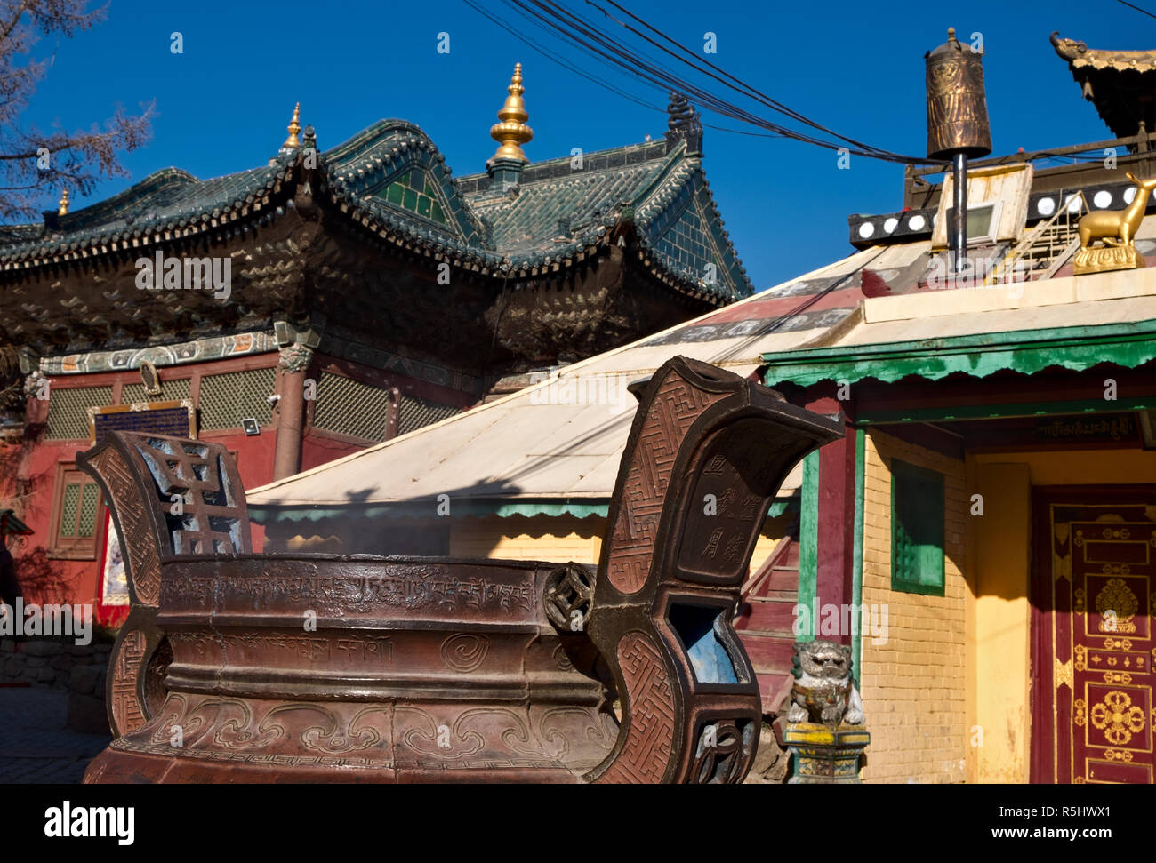 Aroma bote en el monasterio Gandantegchinlen en Ulaanbaatar, Mongolia Foto de stock