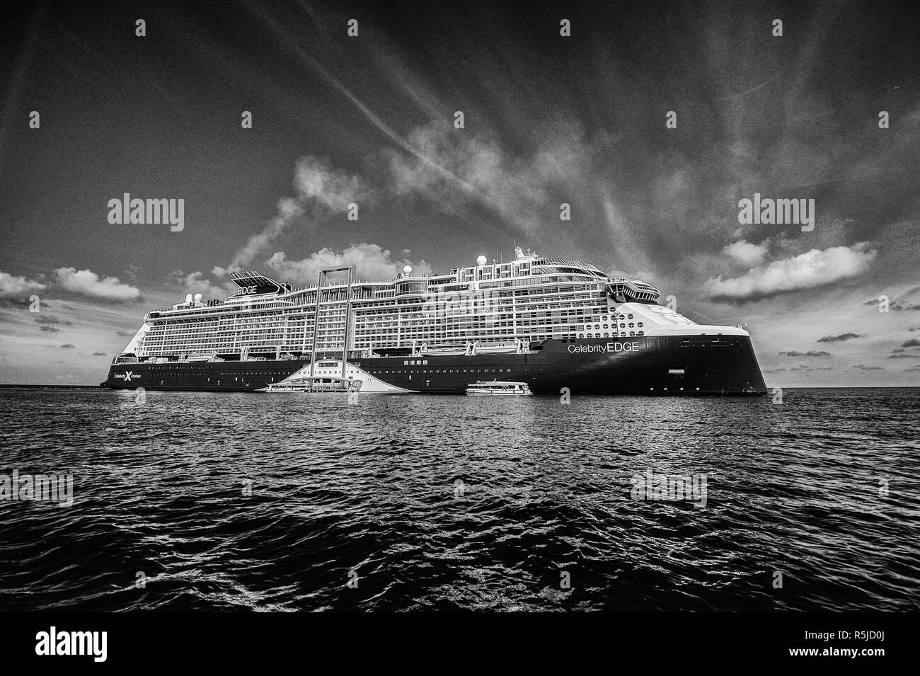Varias escenas interiores y exteriores y lugares son vistos en estas fotografías desde el lanzamiento de Celebrity Cruises Celebrity del borde, de diciembre de 2018. Foto de stock