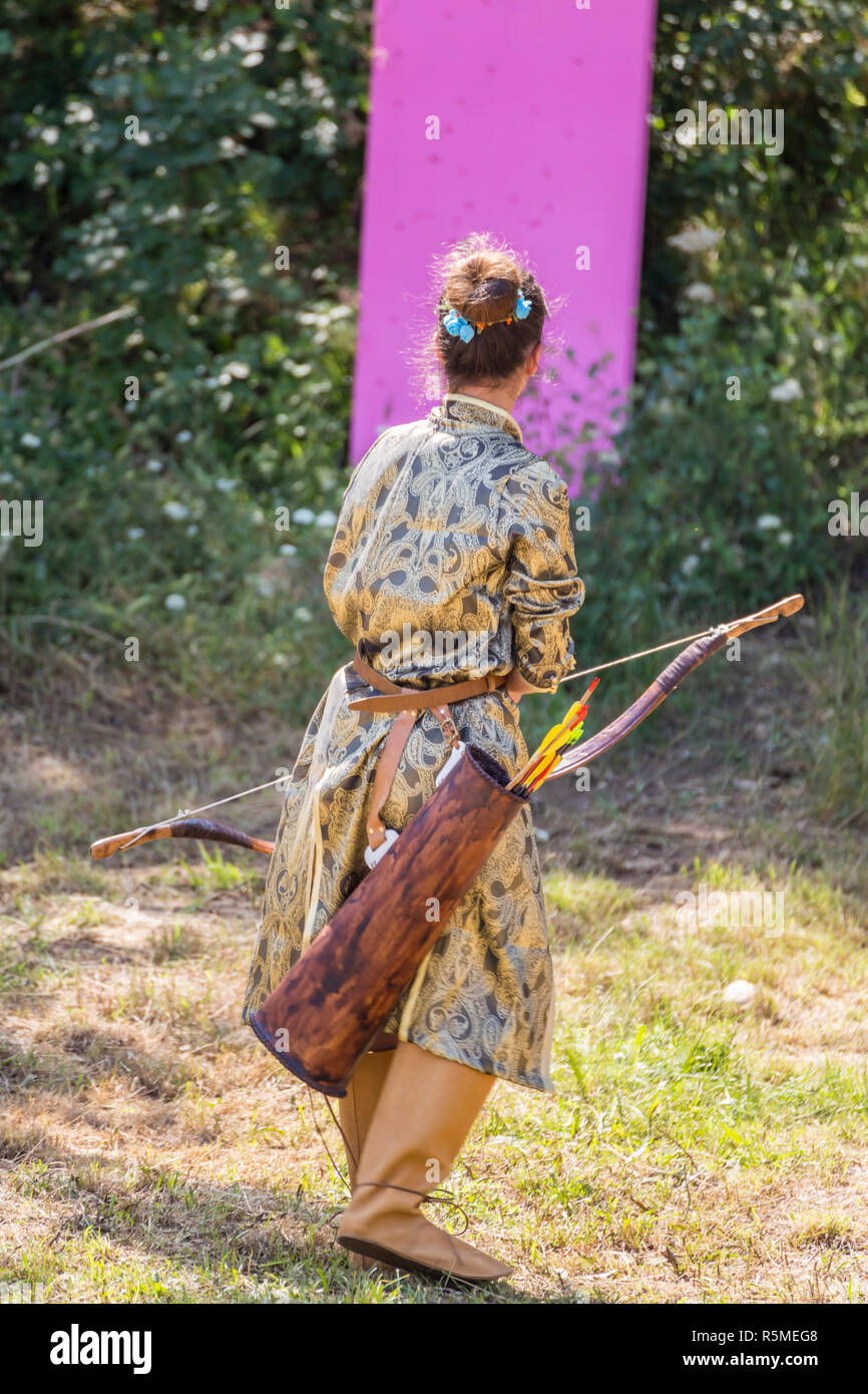 Chica arquero medieval fotografías e imágenes de alta resolución - Página 2  - Alamy