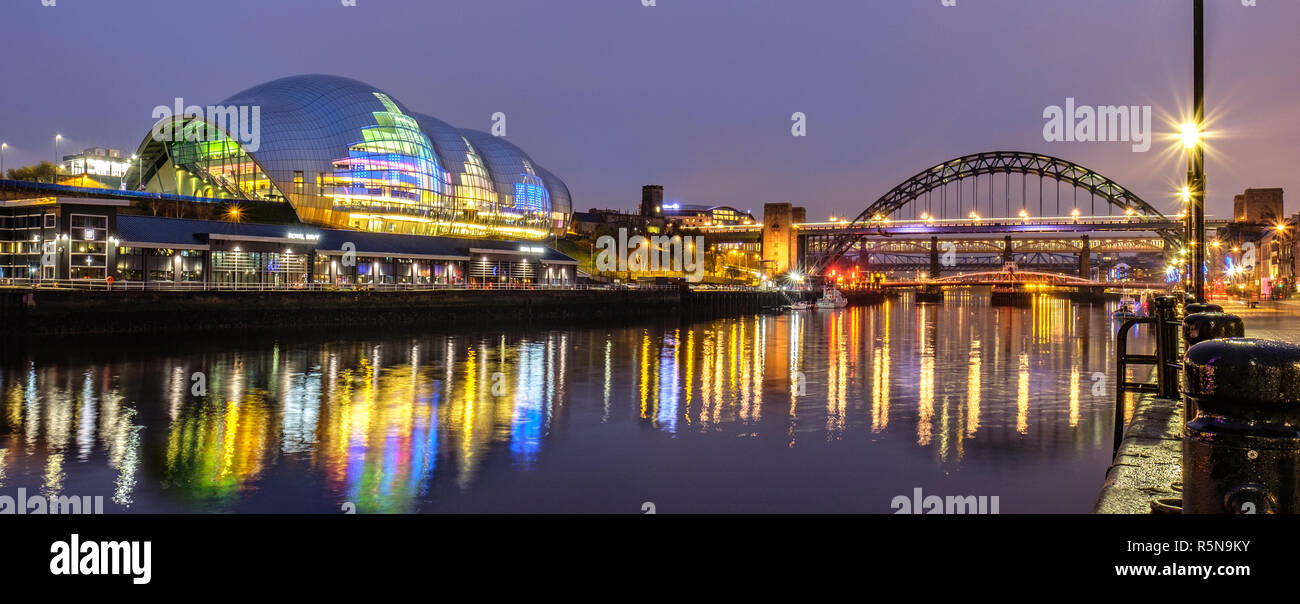 El Sage Gateshead y el Puente Tyne, Newcastle Upon Tyne Foto de stock