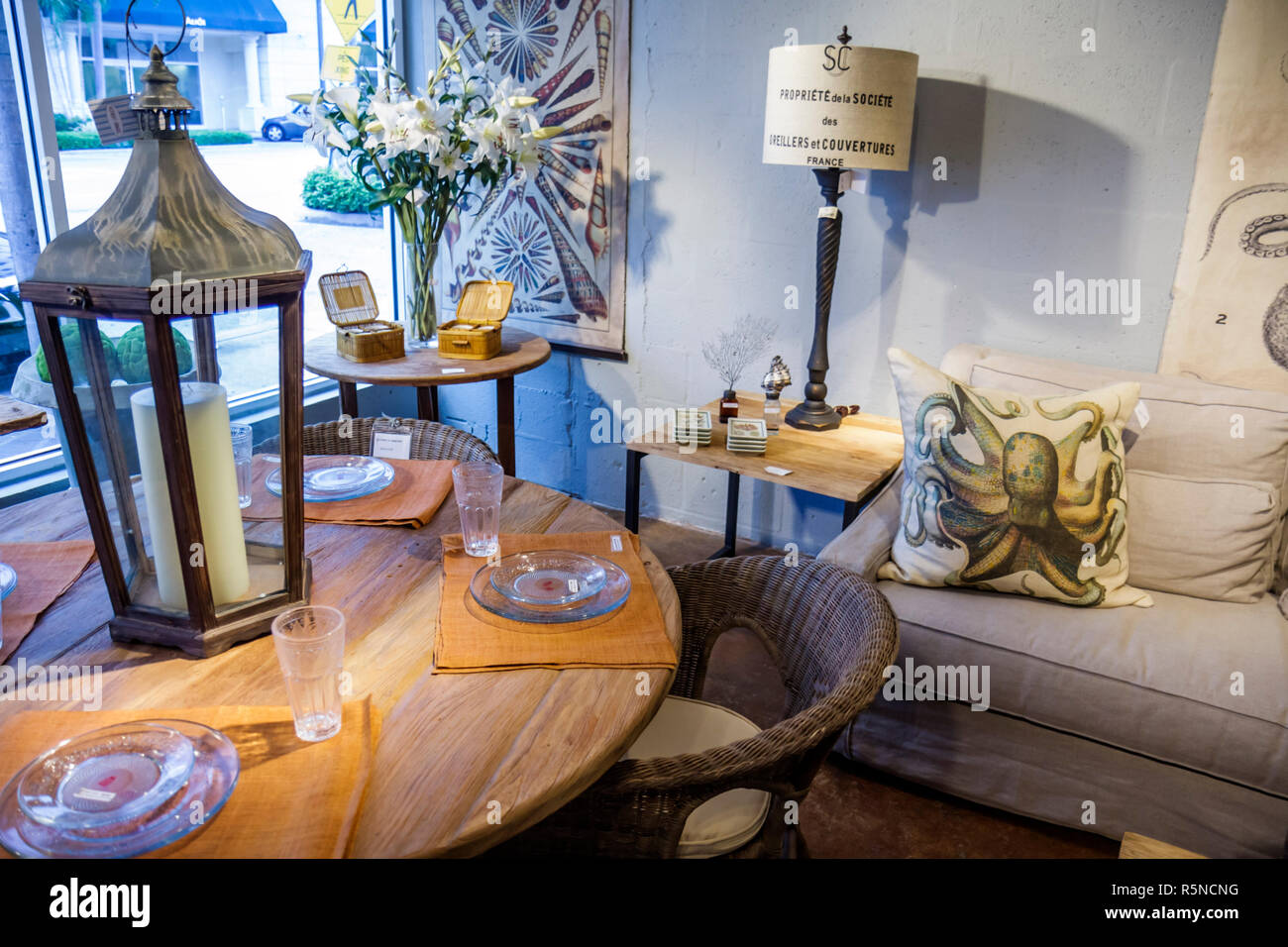 Victorias armoire home furnishings fotografías e imágenes de alta