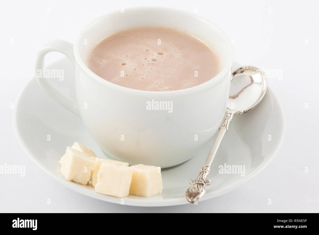鍔 papi Retirada Taza de chocolate caliente con queso servido en vajilla blanca Fotografía  de stock - Alamy