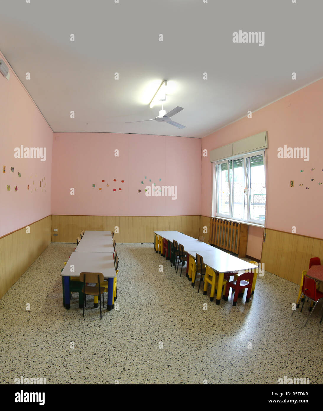 Foto Mesas Poco Niños Sillas Comedor Sin Y La Los De Guardería UVqzpSM