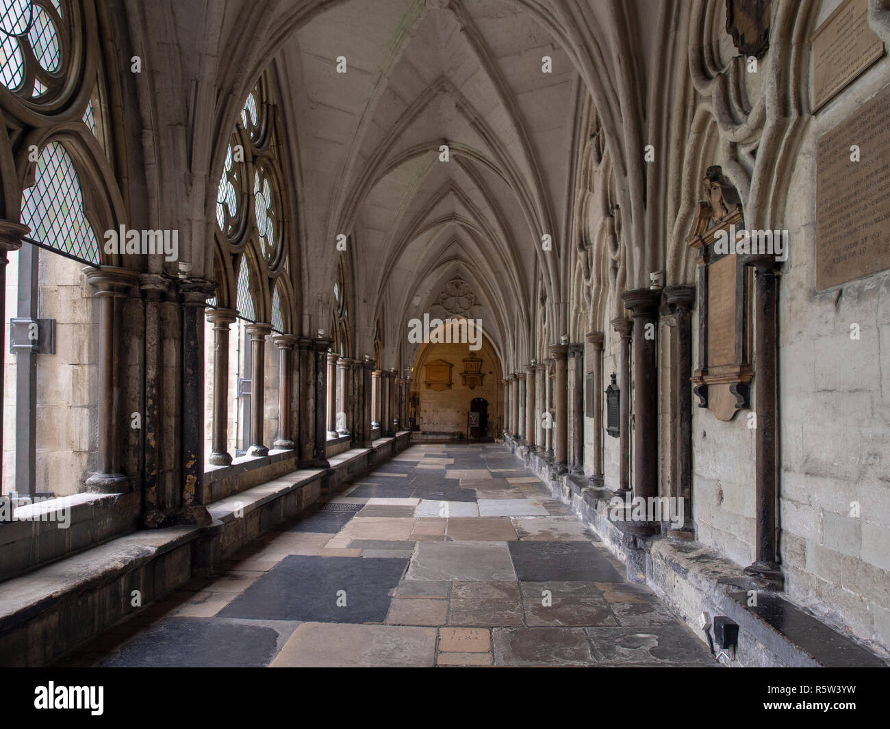 Los claustros en la Abadía de Westminster, London Foto de stock