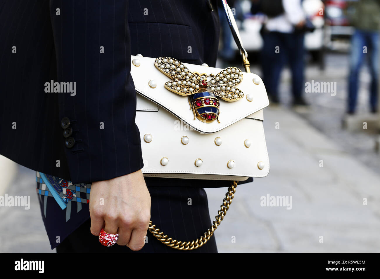 Bee Gucci Bag - Semana de la moda de París RTW SS 2019 - París - Francia  Fotografía de stock - Alamy