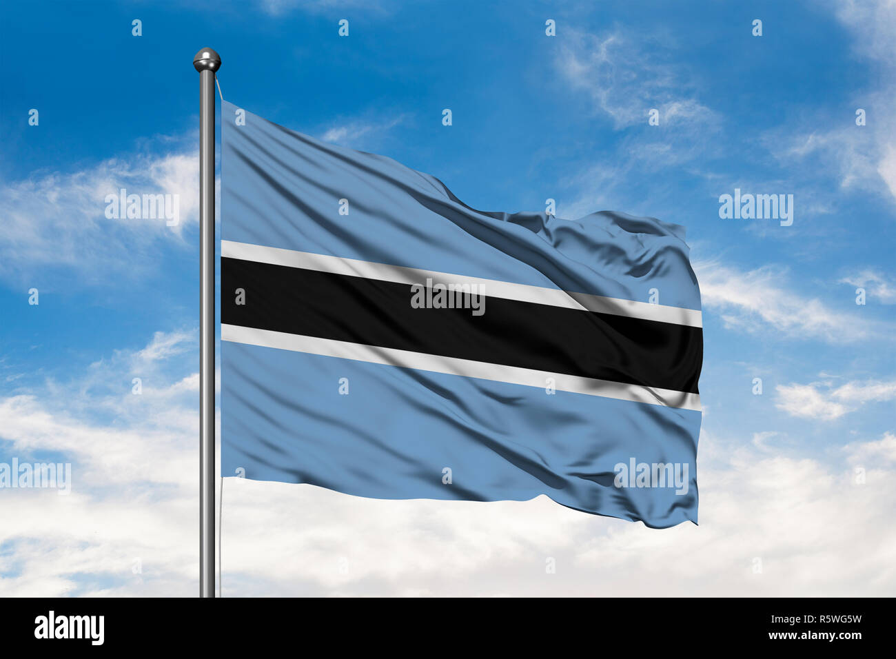Bandera de Botswana ondeando en el viento contra un blanco azul cielo nublado. La bandera de Botsuana. Foto de stock