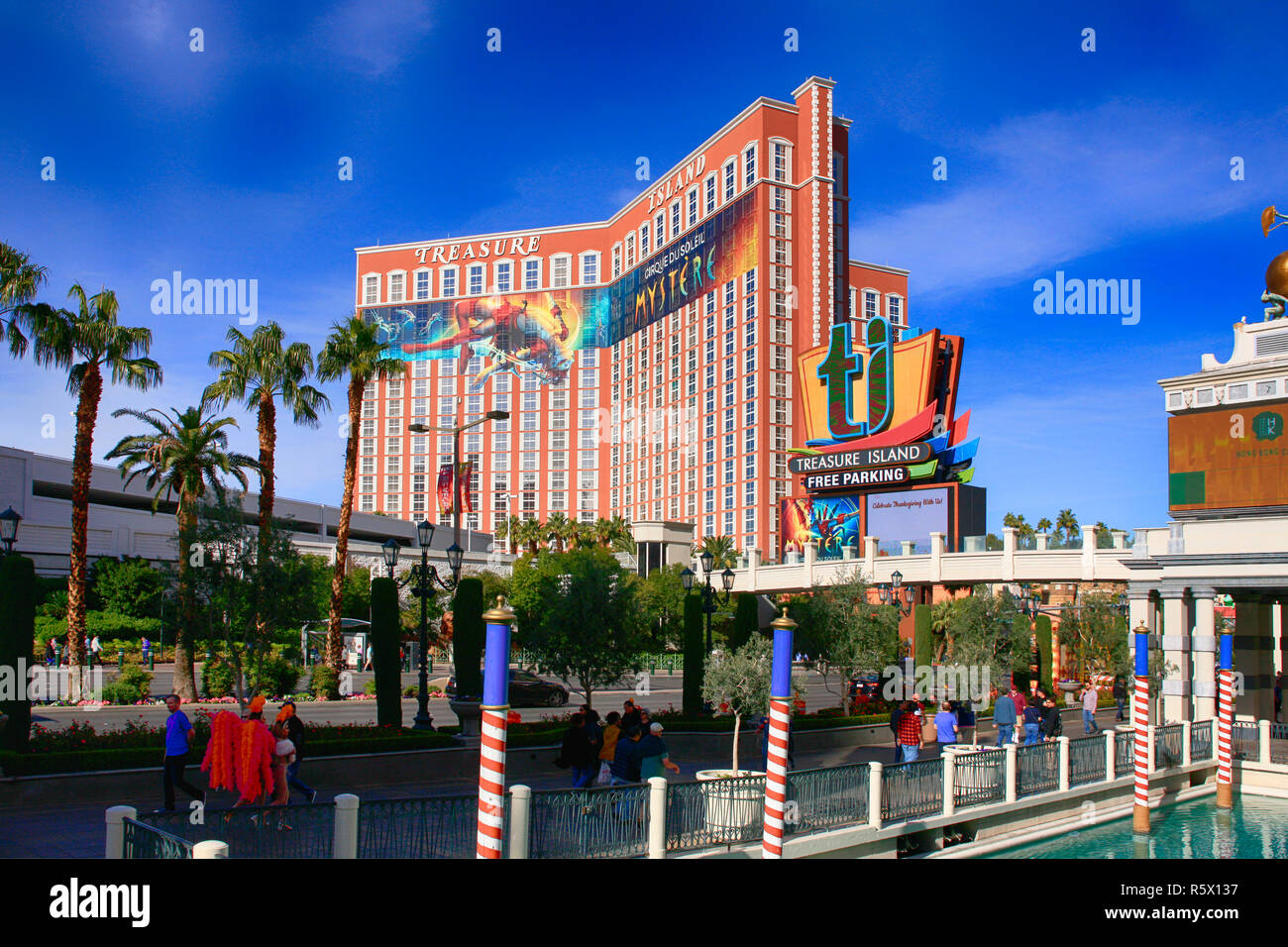 Treasure Island Hotel en S Las Vegas Blvd (The Strip) en Las Vegas, Nevada  Fotografía de stock - Alamy