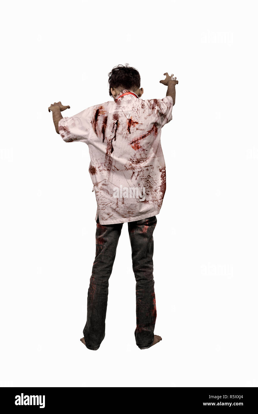 Vista posterior de asian zombie hombre con sangre en su ropa Fotografía de  stock - Alamy